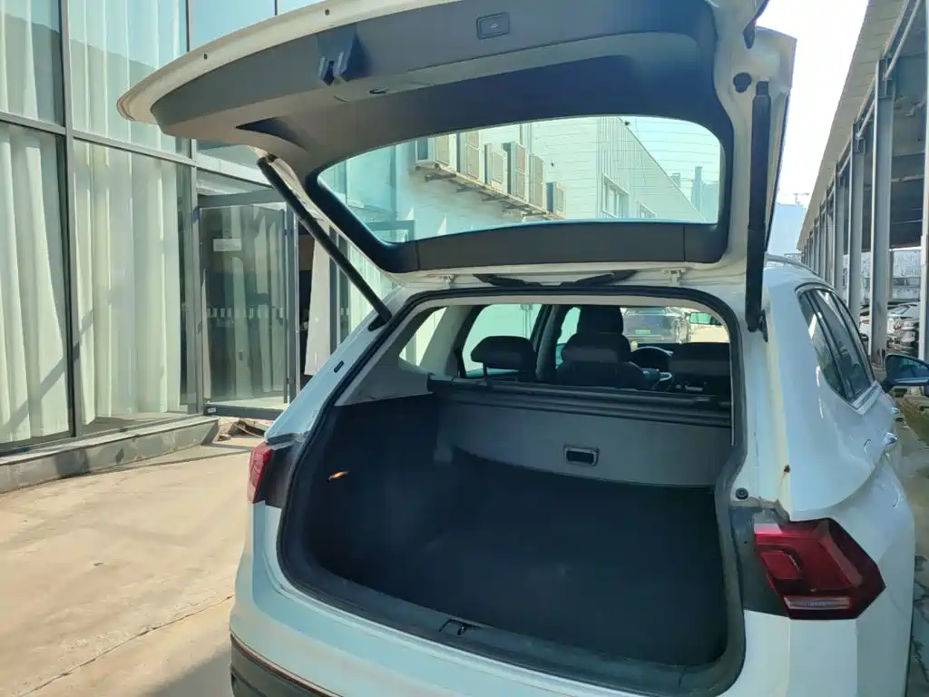 Volkswagen Tiguan L — миниатюра 19
