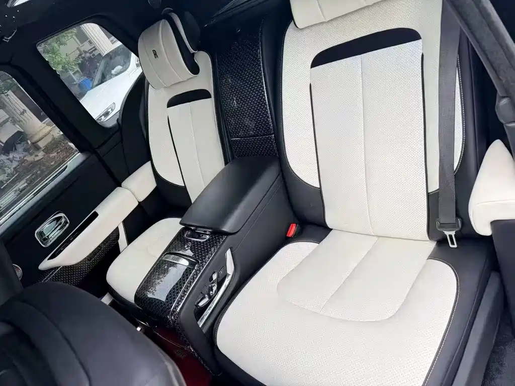 Rolls-Royce Cullinan — миниатюра 5