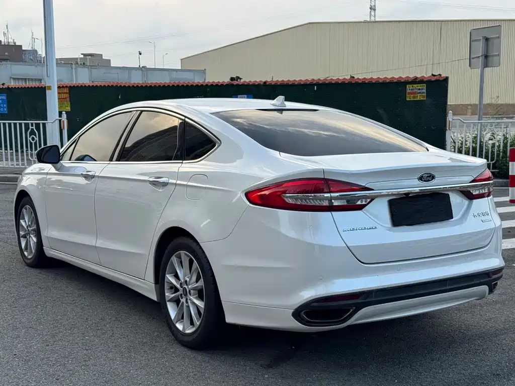 Ford Mondeo — миниатюра 6