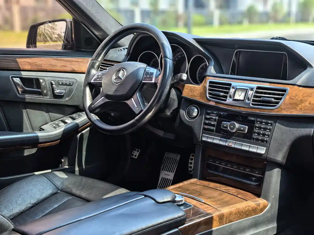 Mercedes-Benz E-Class — миниатюра 10