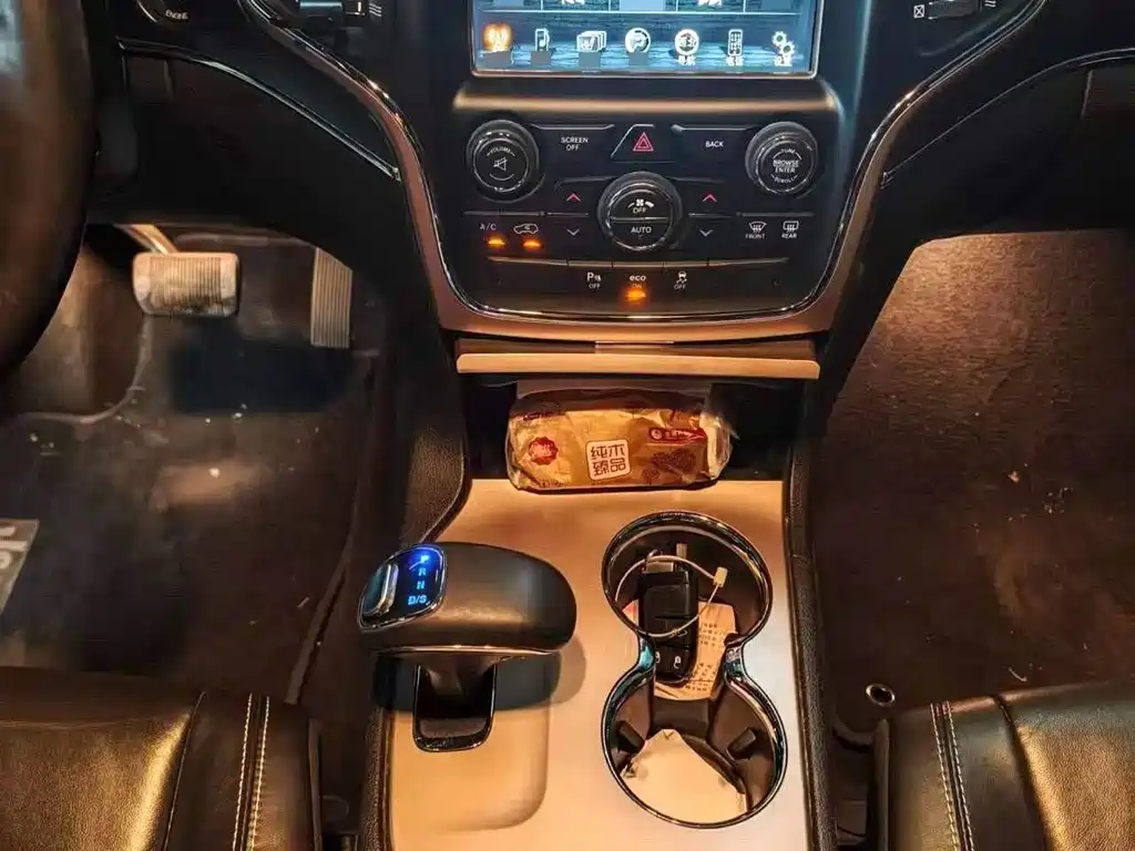 Jeep Grand Cherokee (Import) — миниатюра 12
