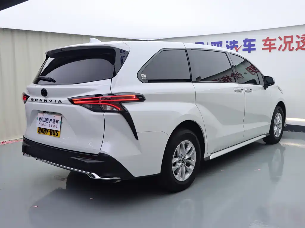 Toyota Granvia — миниатюра 27