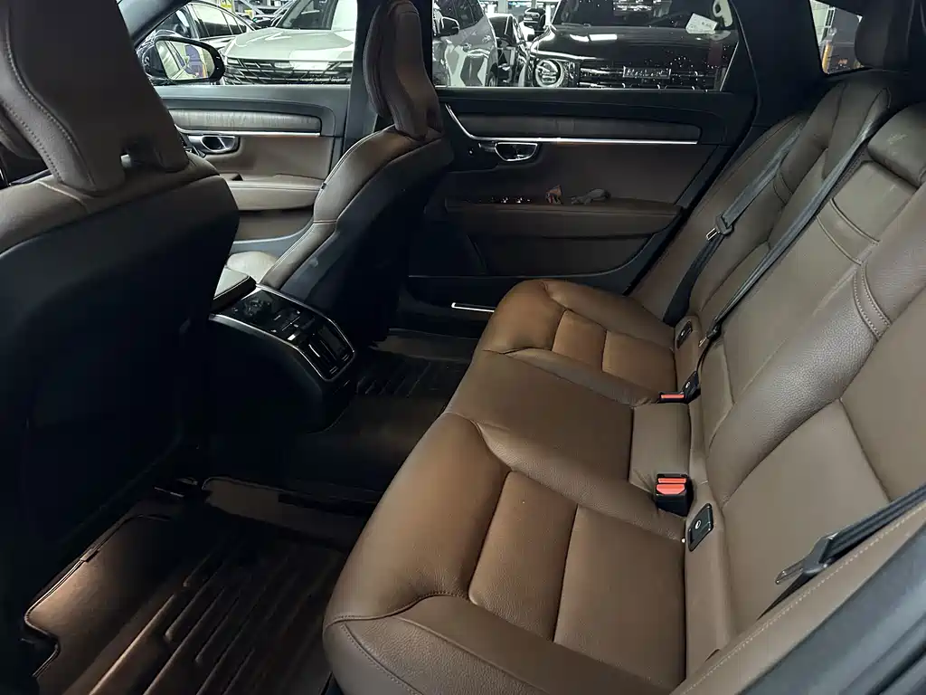 Volvo S90 — миниатюра 8