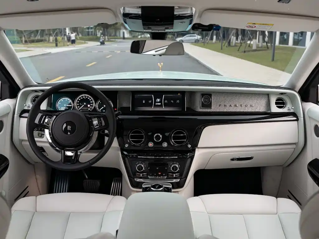 Rolls-Royce Phantom — миниатюра 12