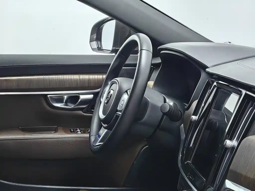 Volvo S90 — миниатюра 22