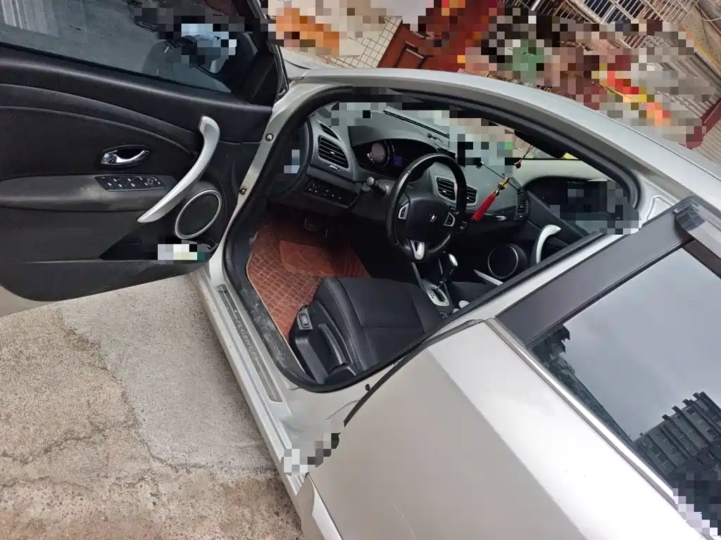 Renault Fluence — миниатюра 12