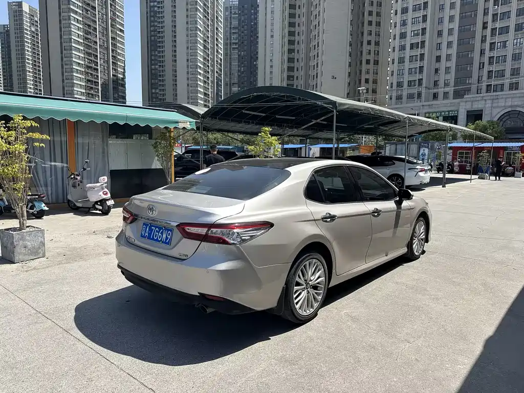 TOYOTA CAMRY