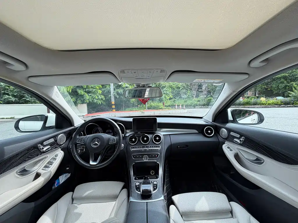 Mercedes-Benz C-Class — миниатюра 6