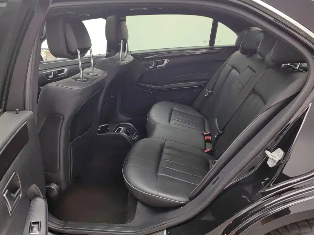 Mercedes-Benz E-Class — миниатюра 15