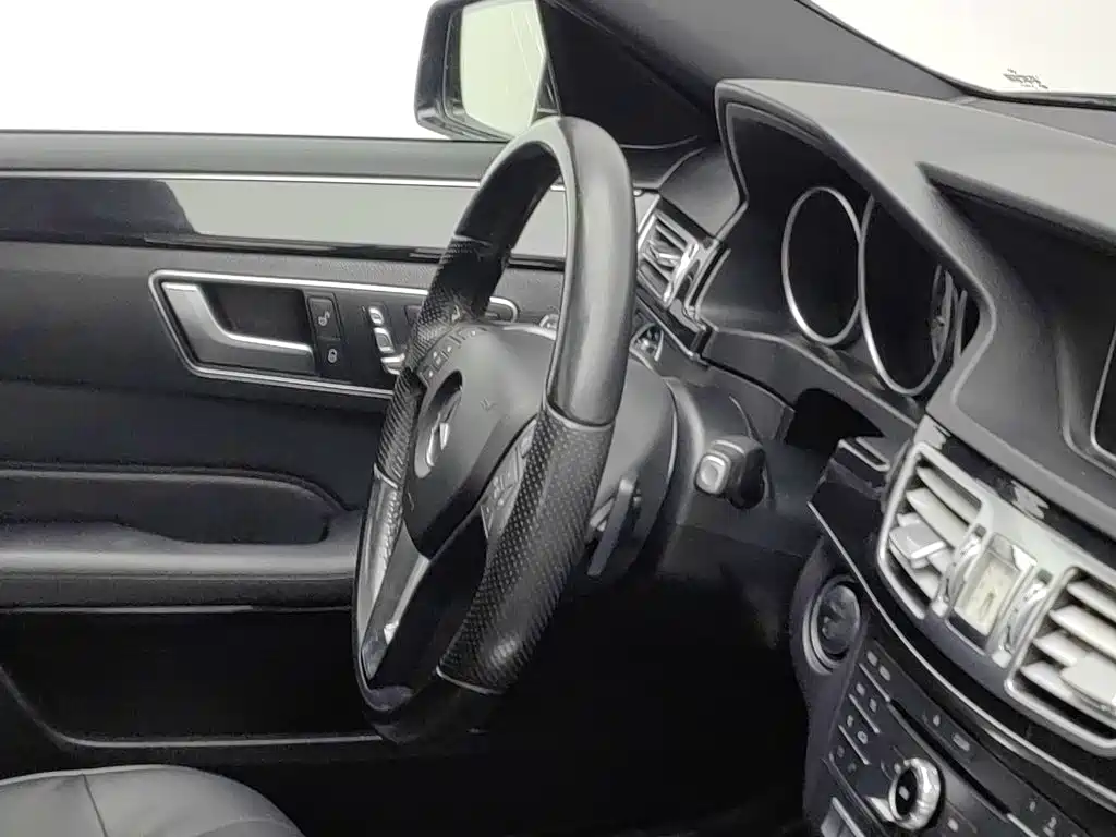 Mercedes-Benz E-Class — миниатюра 22