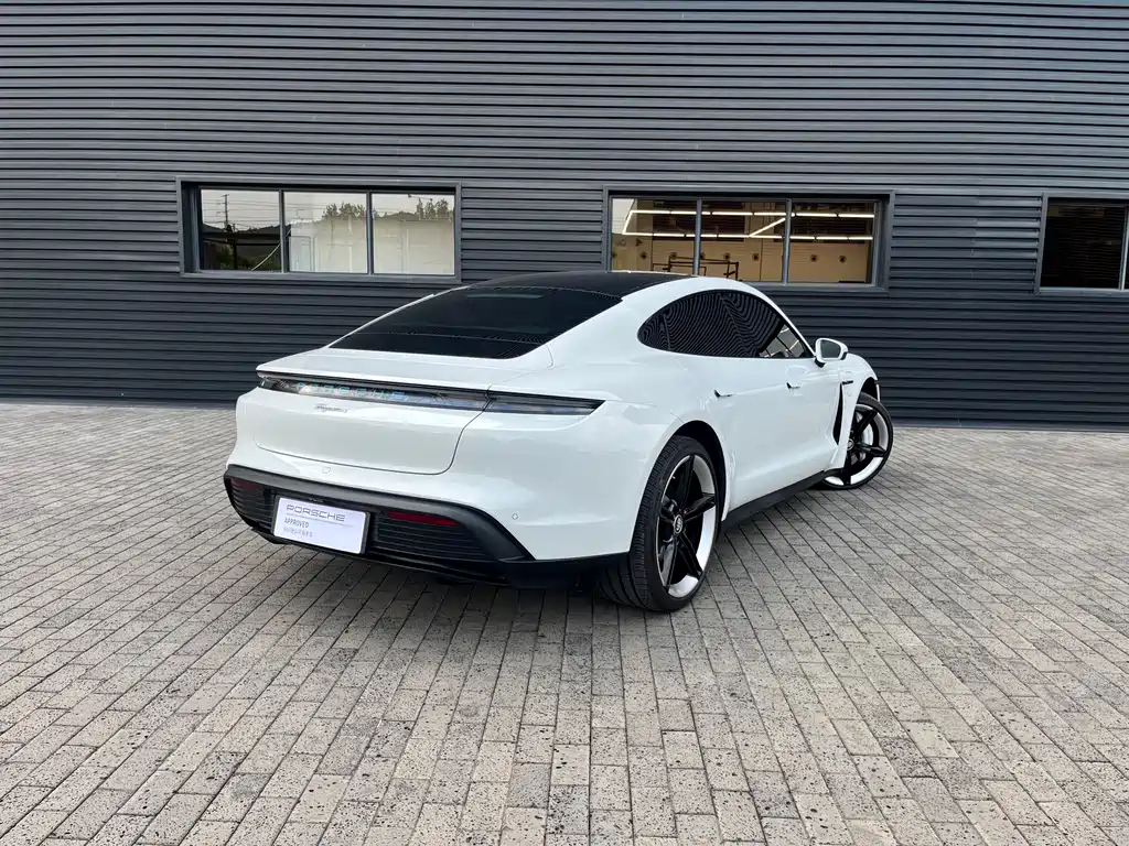 Porsche Taycan — миниатюра 5