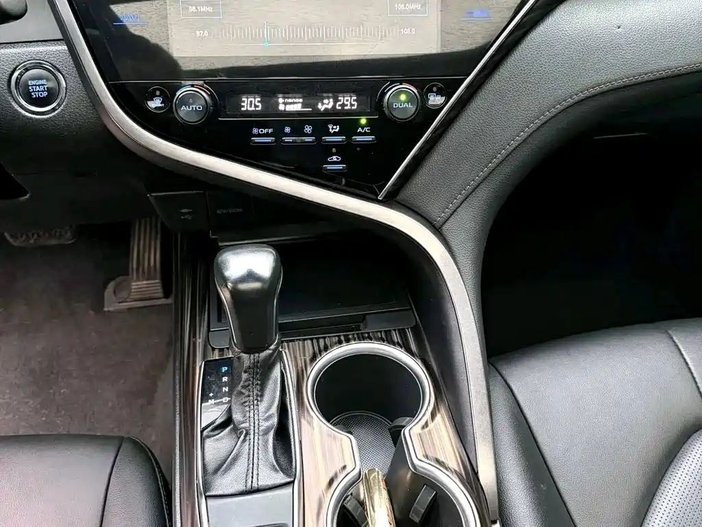 Toyota Camry — миниатюра 13