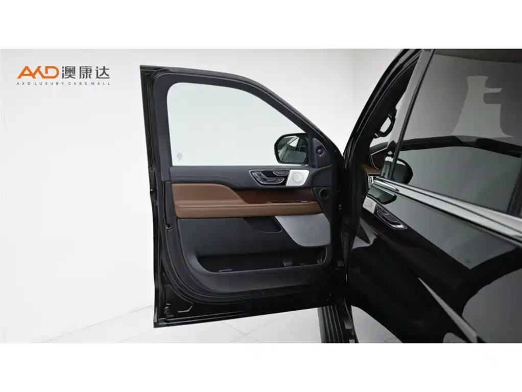Lincoln Navigator — миниатюра 11