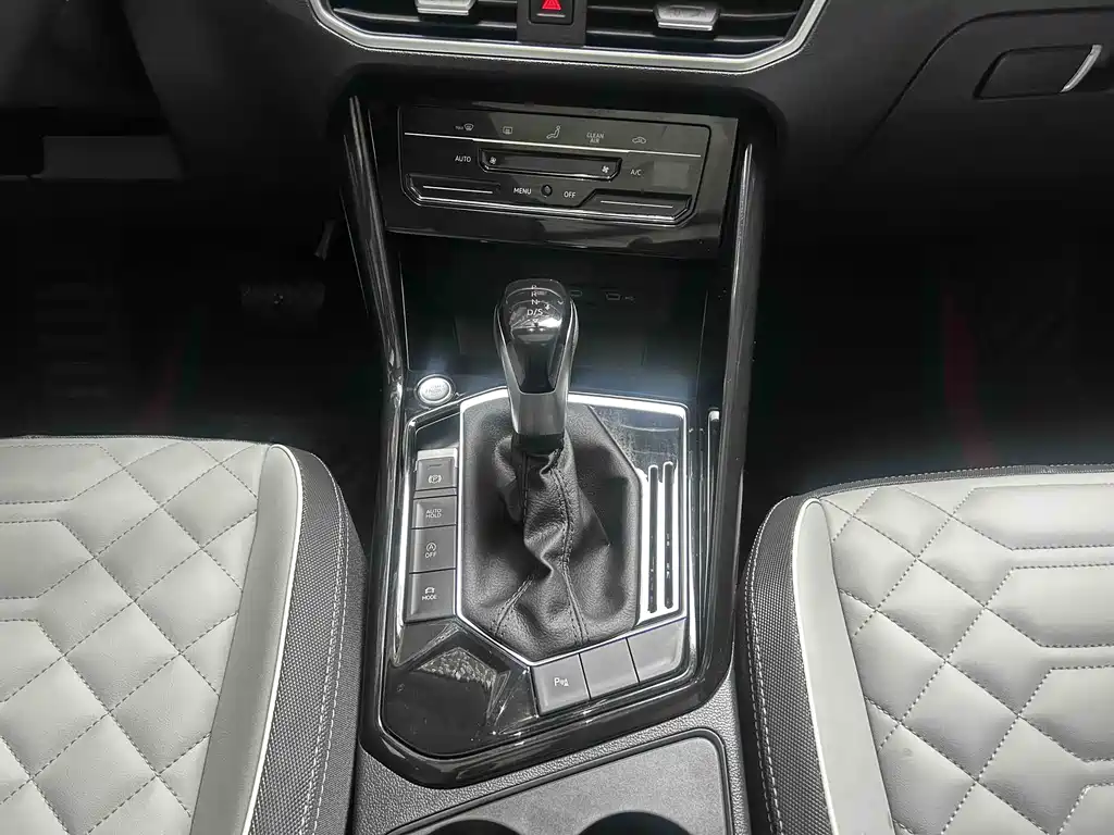 Volkswagen Tayron 2025 300TSI