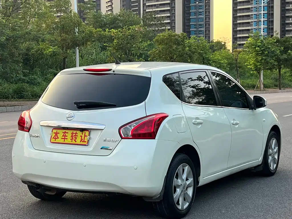 Nissan Tiida — миниатюра 7