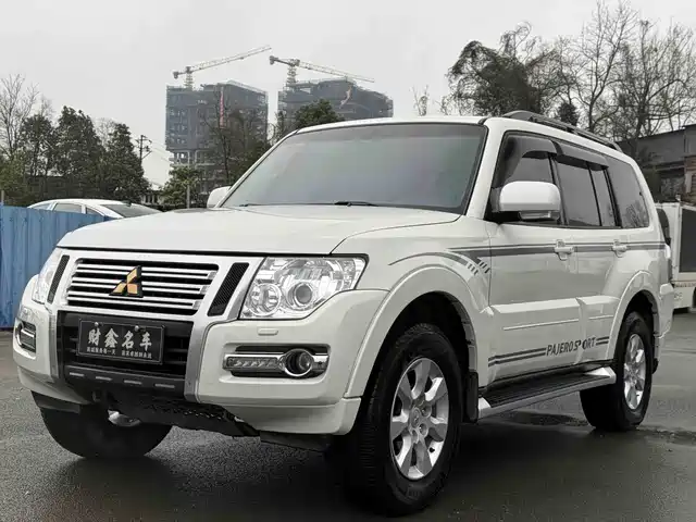 mitsubishi pajero