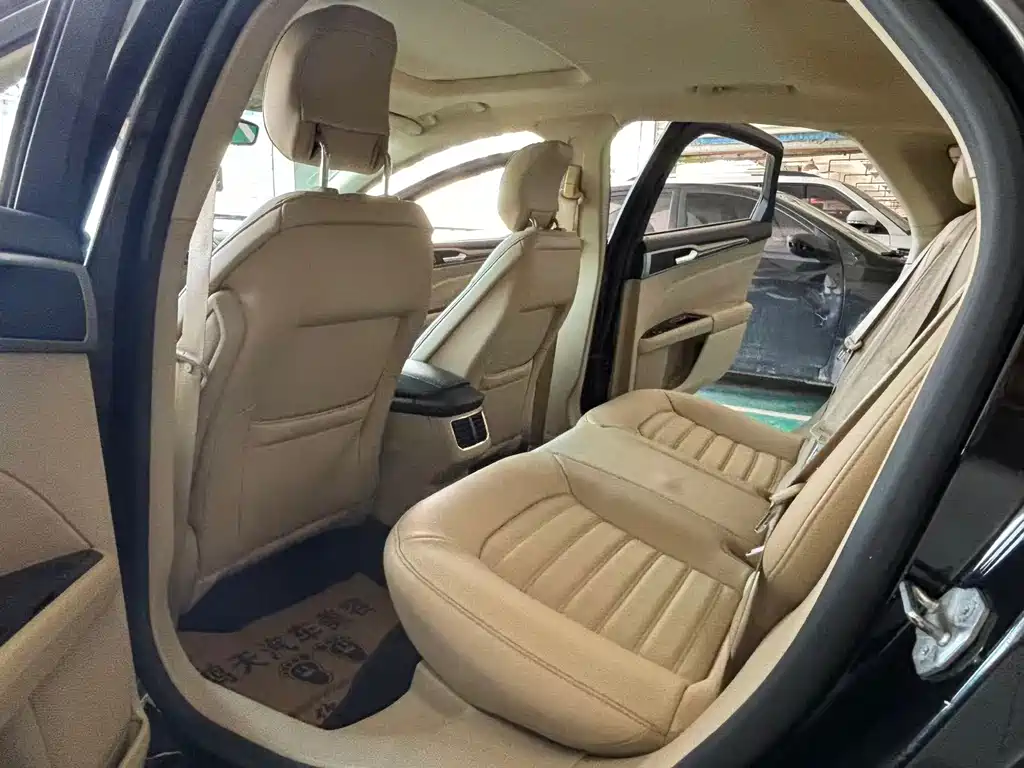 Ford Mondeo 2013 2.0L GTDi200 Fashion