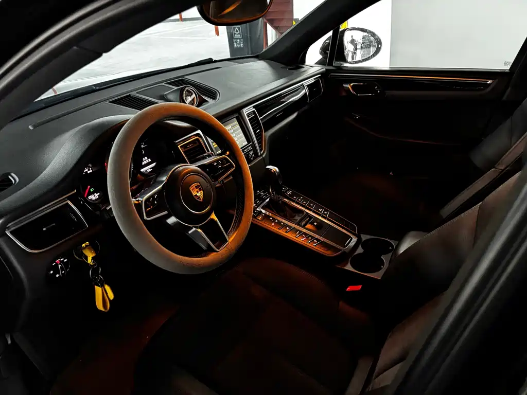 Porsche Macan — миниатюра 4