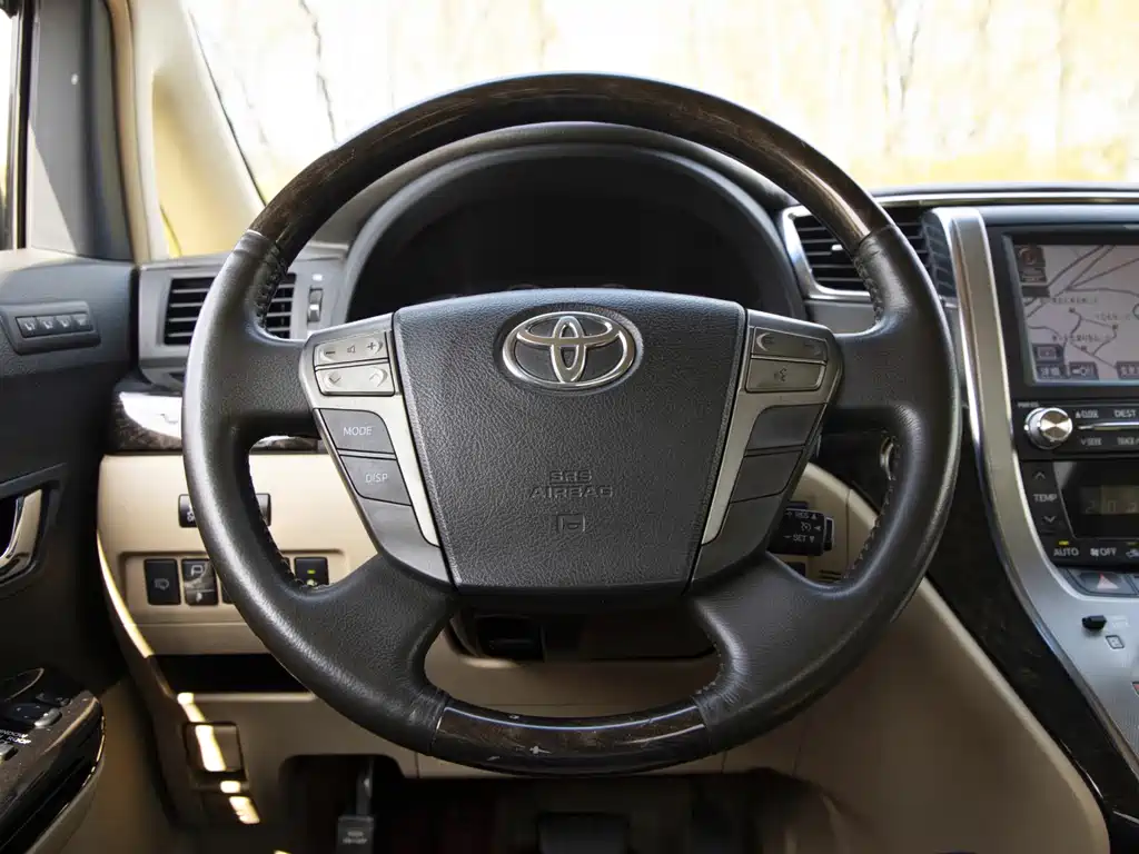 Toyota Alphard — миниатюра 22