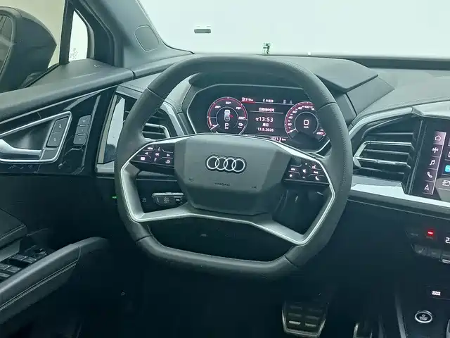 Audi Q4 e-tron — миниатюра 13
