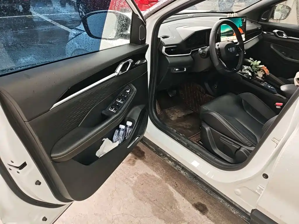 Geely Binyue — миниатюра 12
