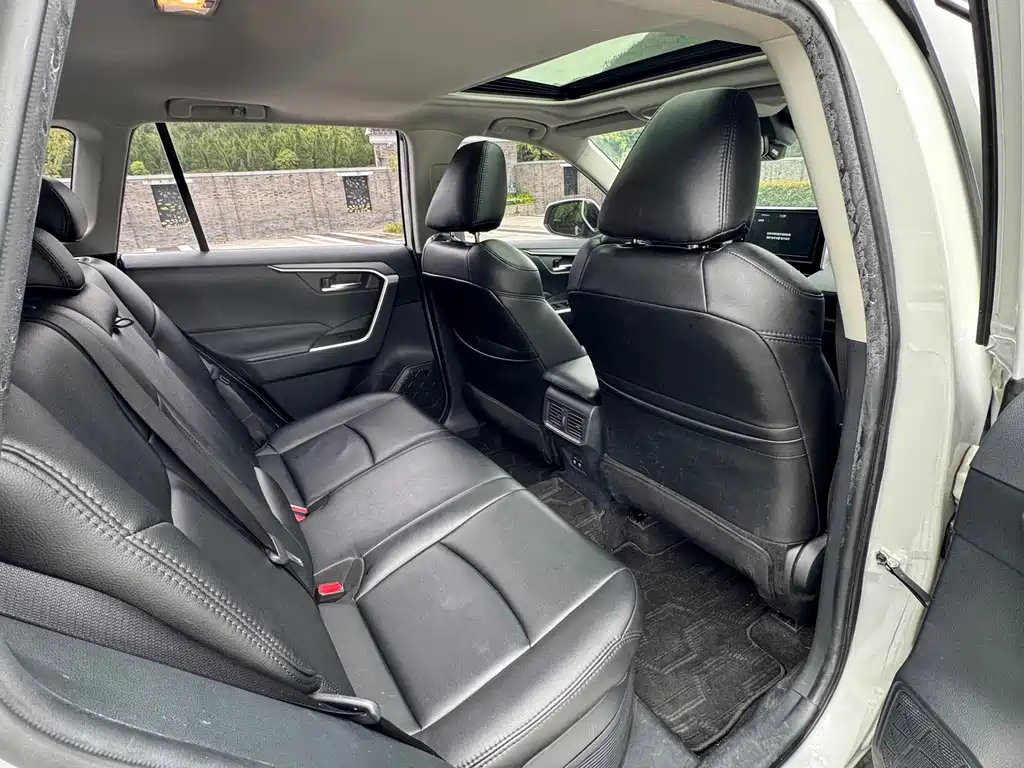 Toyota RAV4 — миниатюра 10