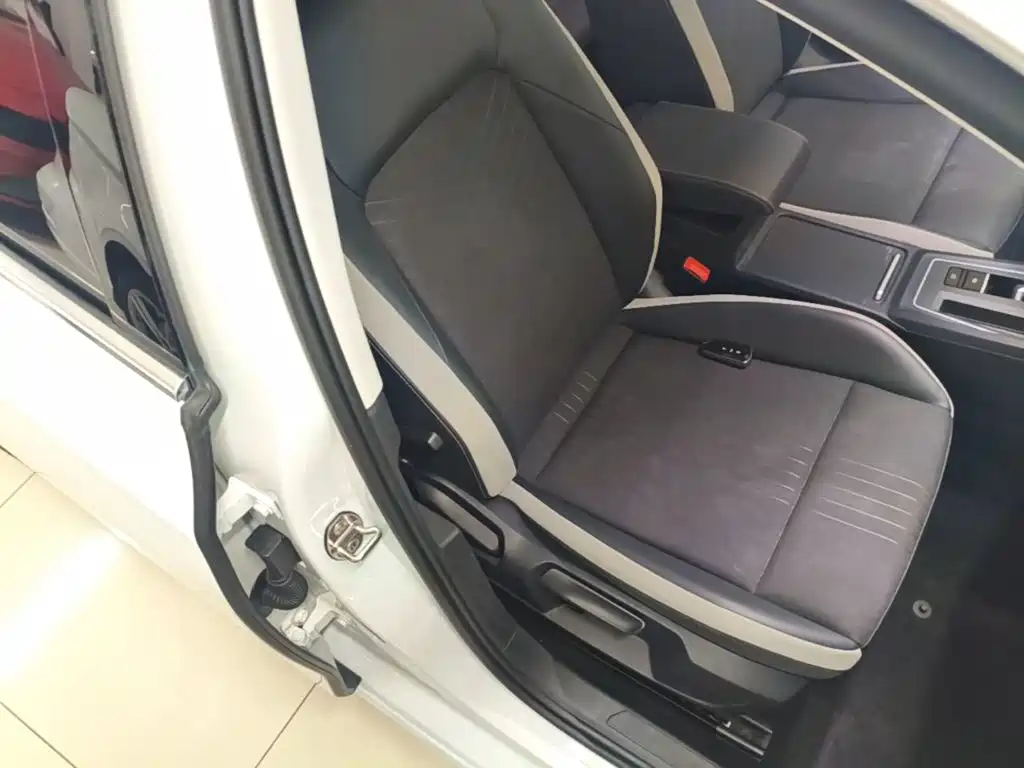Volkswagen Golf — миниатюра 25