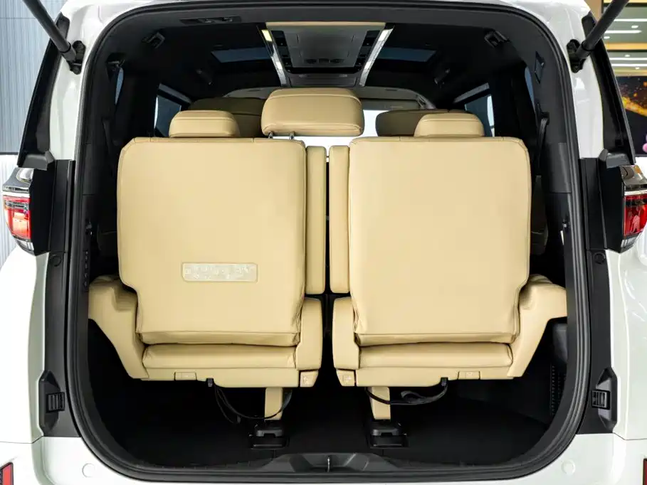 Toyota Vellfire — миниатюра 12