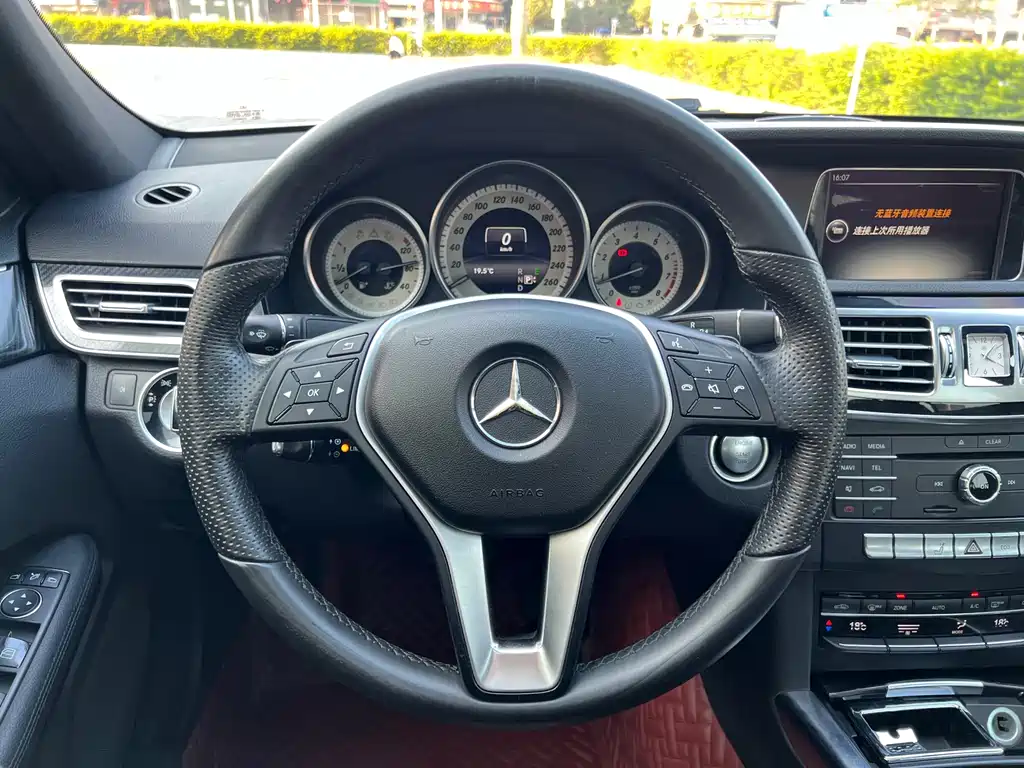 Mercedes-Benz E-Class — миниатюра 15