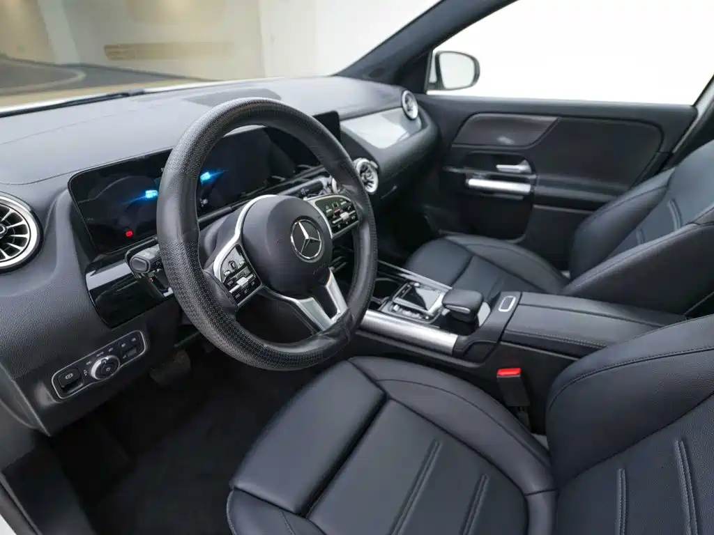 Mercedes-Benz GLA — миниатюра 12