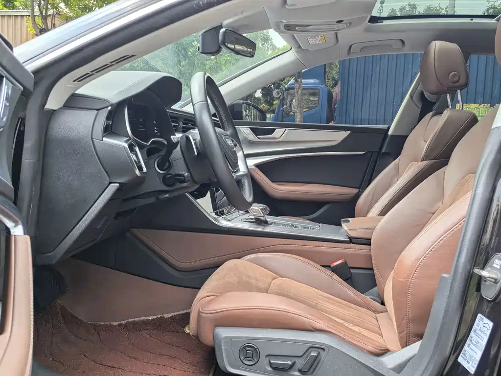 Audi A7L — миниатюра 7