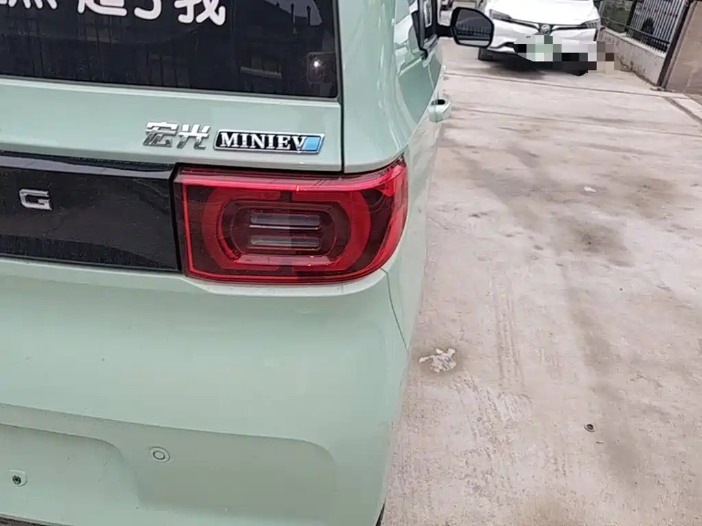 Wuling MINIEV — миниатюра 8