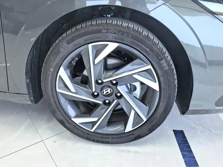 Hyundai Elantra — миниатюра 6