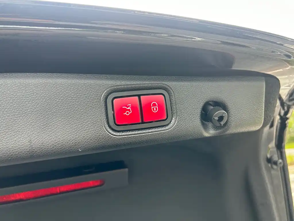Mercedes-Benz E-Class — миниатюра 27