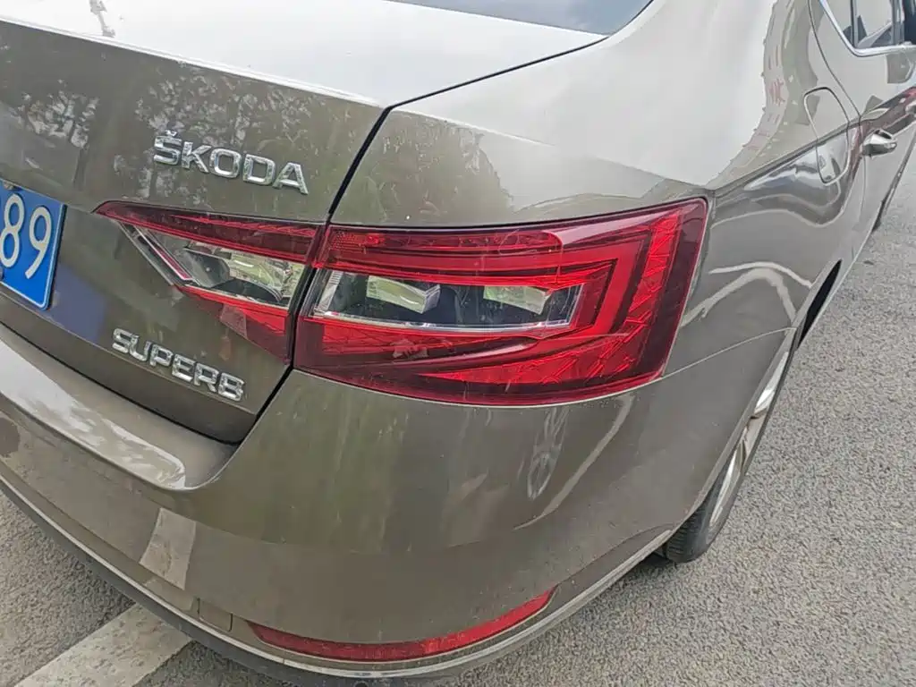 Skoda Superb — миниатюра 8