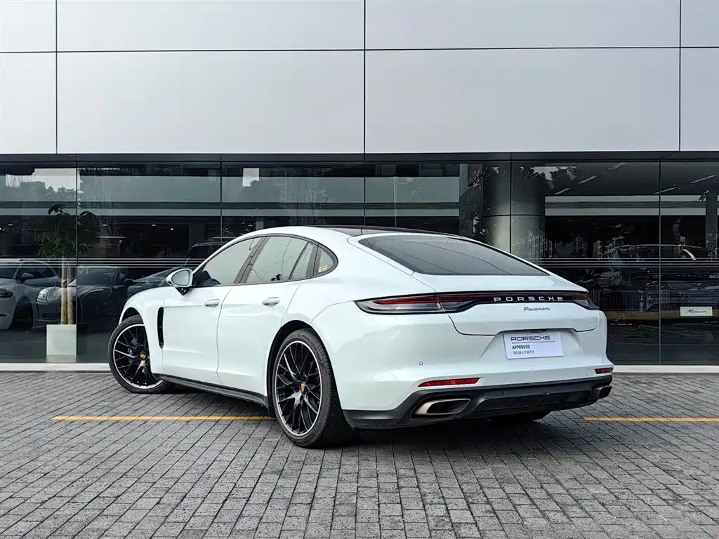 PORSCHE PANAMERA