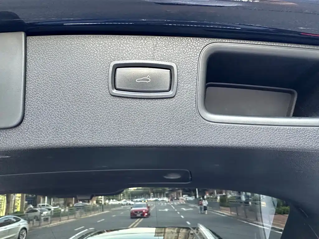 Porsche Macan — миниатюра 9