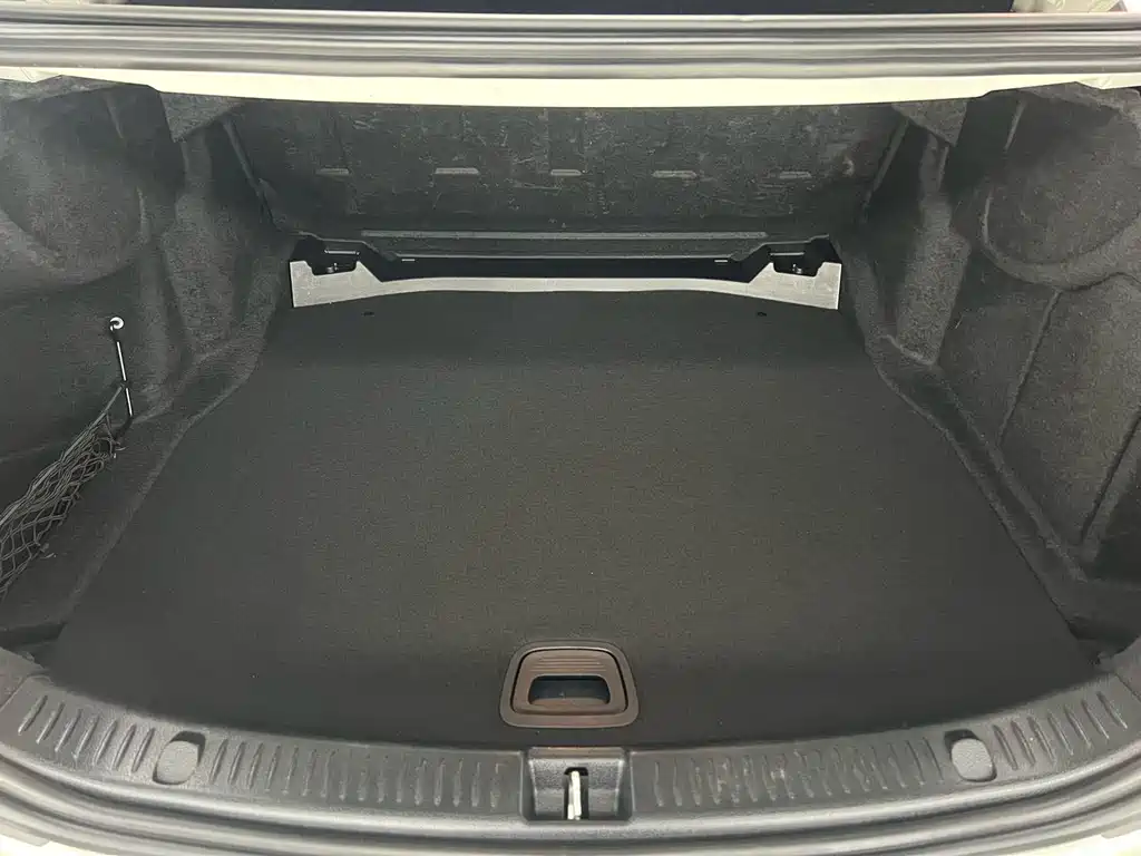 Mercedes-Benz E-Class — миниатюра 26