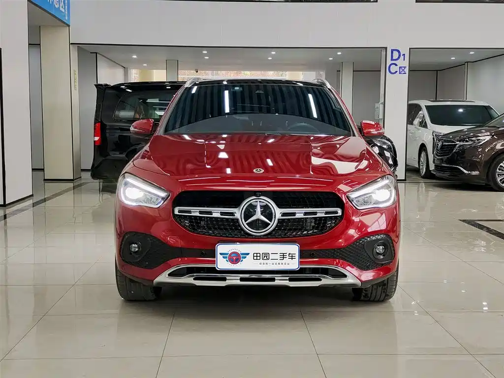 MERCEDES-BENZ GLA