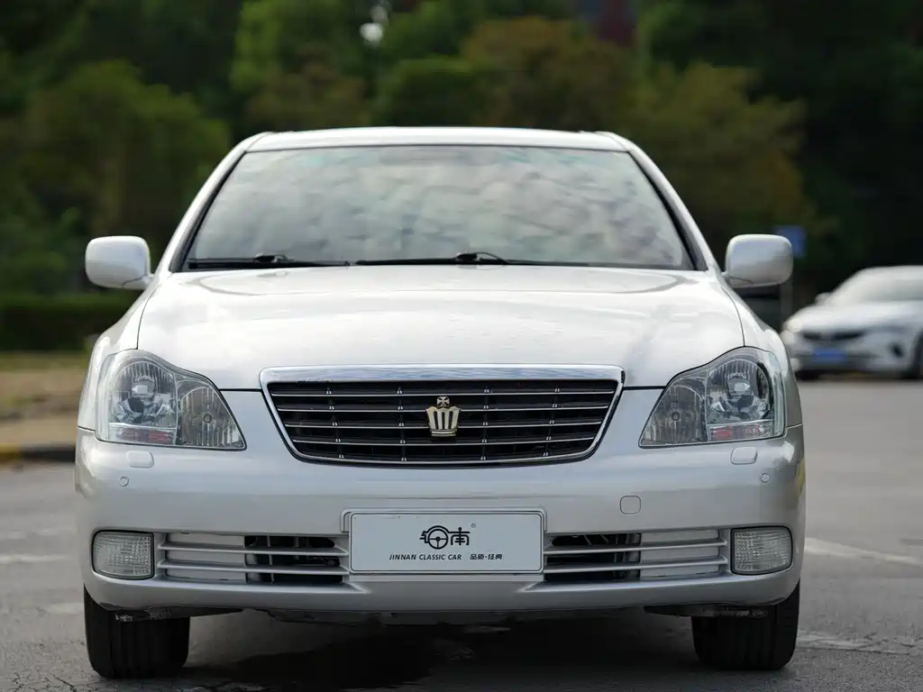 Toyota Crown — миниатюра 7