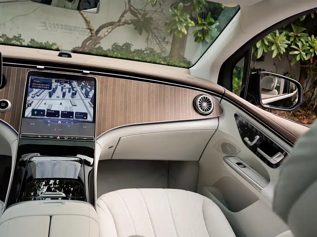 MERCEDES-BENZ EQE SUV