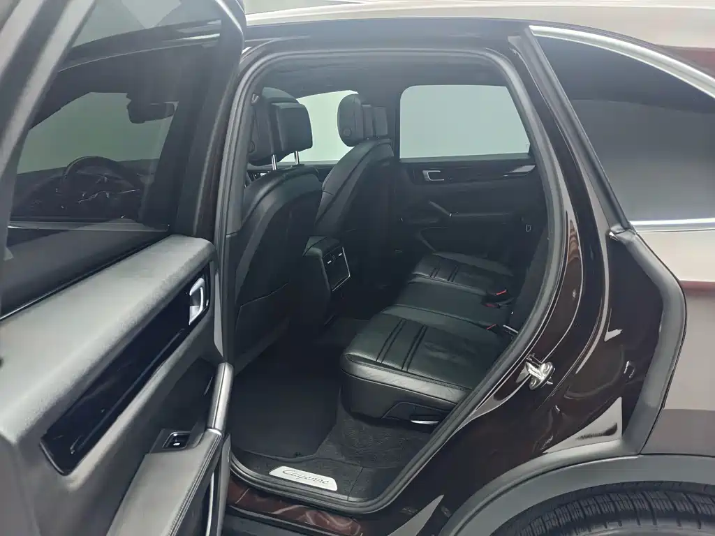 Porsche Cayenne — миниатюра 16