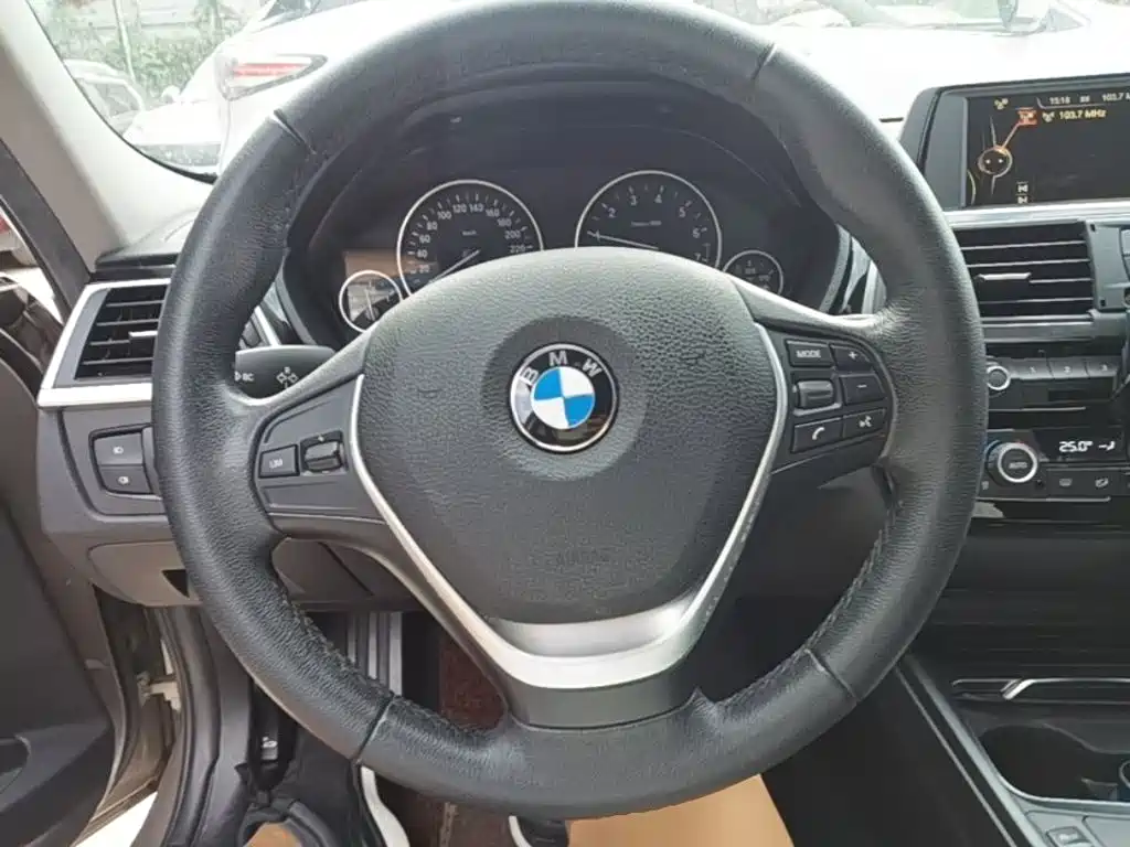 BMW 3 Series — миниатюра 11