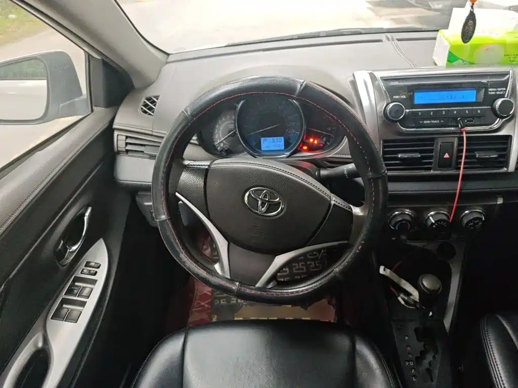 Toyota Yaris L — миниатюра 6