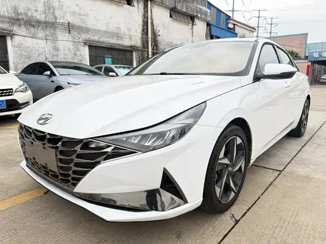 HYUNDAI ELANTRA