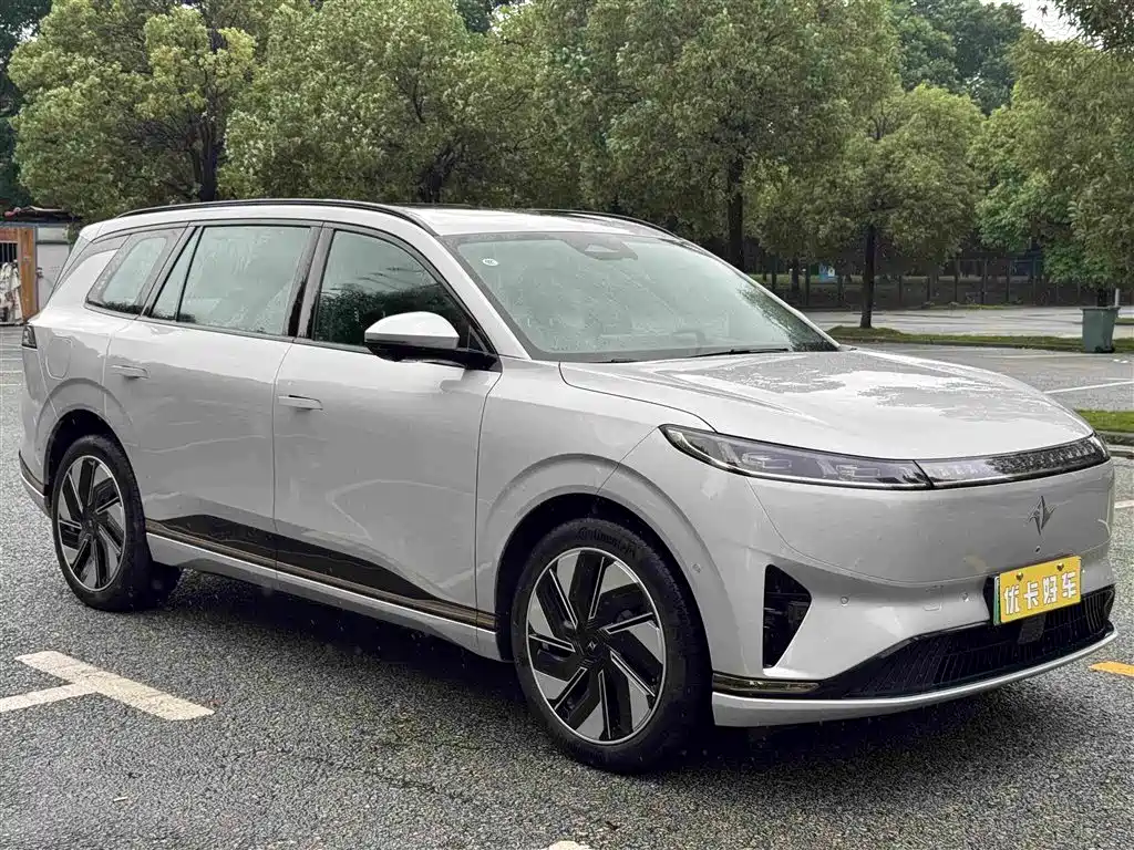 Dongfeng eπ008 2024 210Max 6 мест