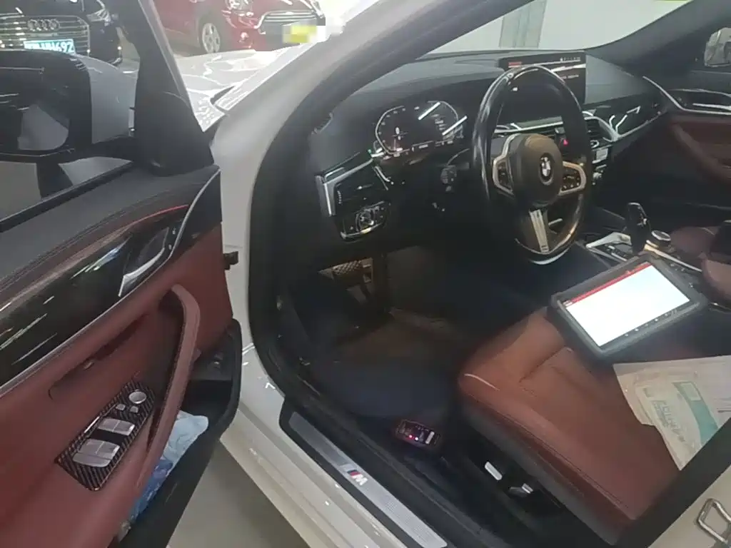 BMW 5 Series — миниатюра 16
