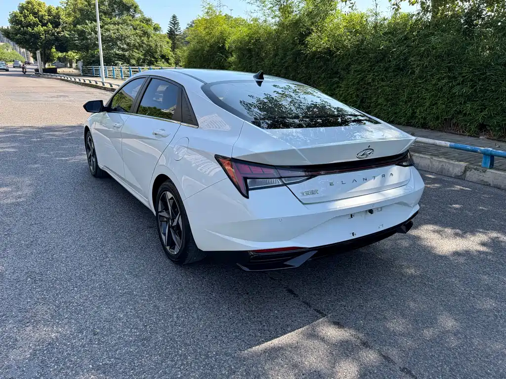 Hyundai Elantra 2021 1.5L CVT LUX Luxury