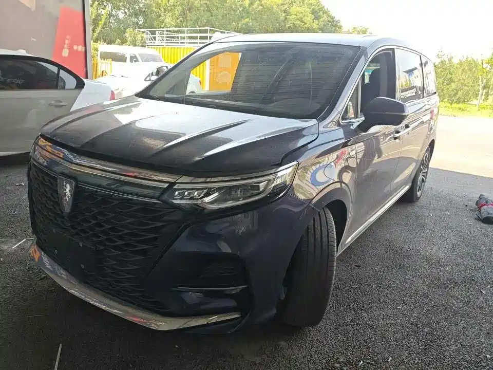Roewe iMAX8