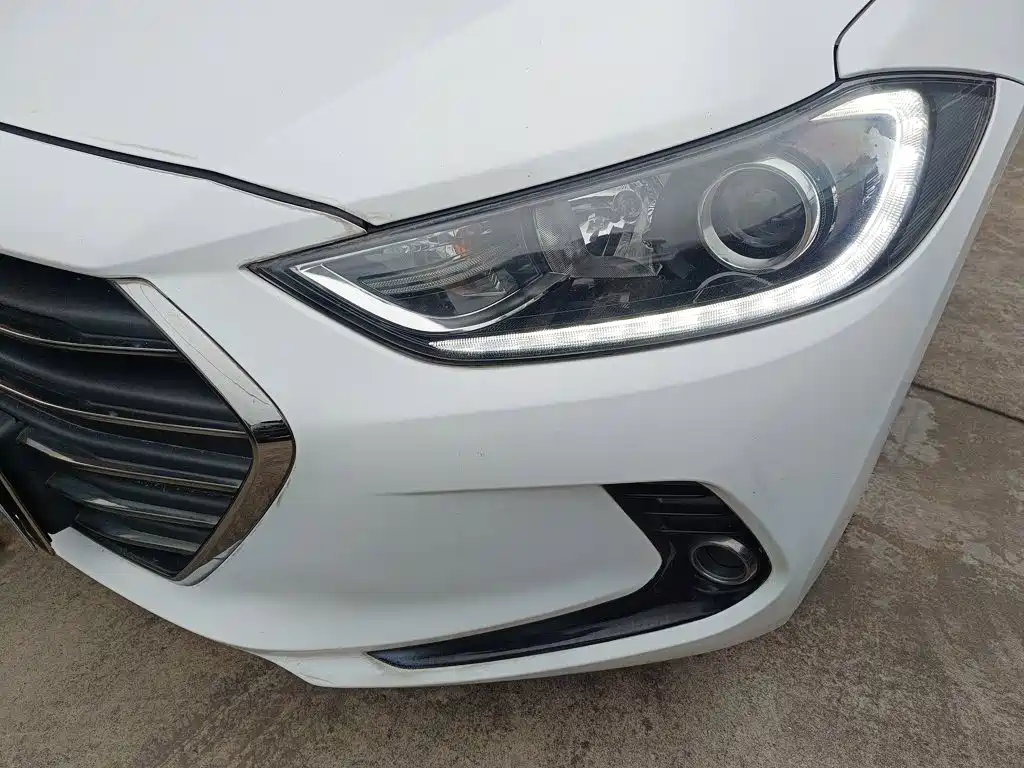 Hyundai Elantra — миниатюра 24
